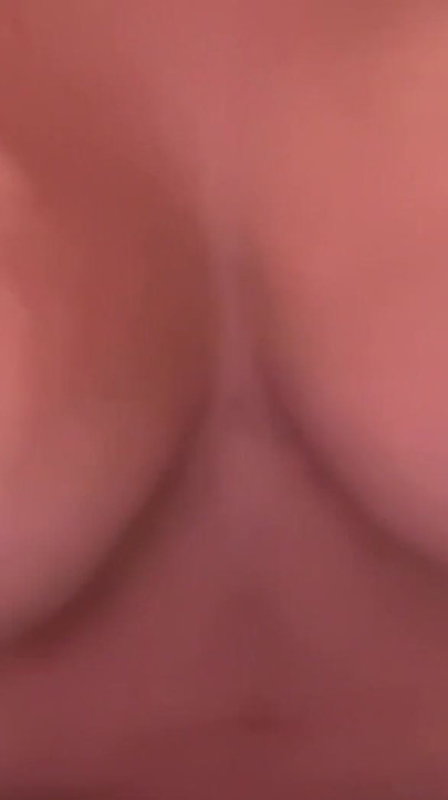 İtalyan büyük memeli orta yaşlı seksi kadın Artemisia ateşli büyük göğüsleri zıplatıyor | Klip 1
