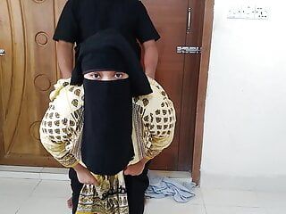 (indyjska pokojówka ki jabardast chudai malik) tamilska pokojówka zerżnięta przez właściciela podczas sprzątania domu - ogromna sperma w dupie