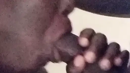 Nenek semok ini nyepong kontol cucunya sampai dicrot di muka