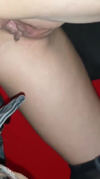 Moment émotif de « Je baise ma copine en faisant du shopping - vidéo amateur réelle »