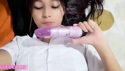 Gadis masturbasi solo