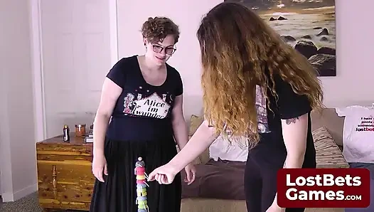 Reacharound, sebuah game striptis yang seru karena berani