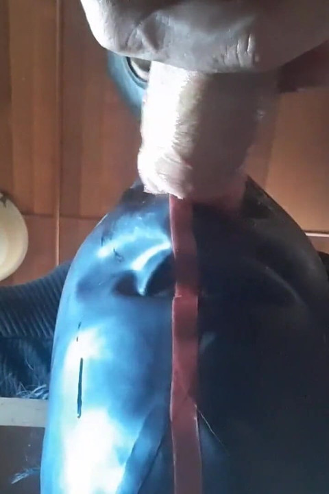 17 minutos de boquete extremo amarrado e garganta profunda com maciça gozada interna