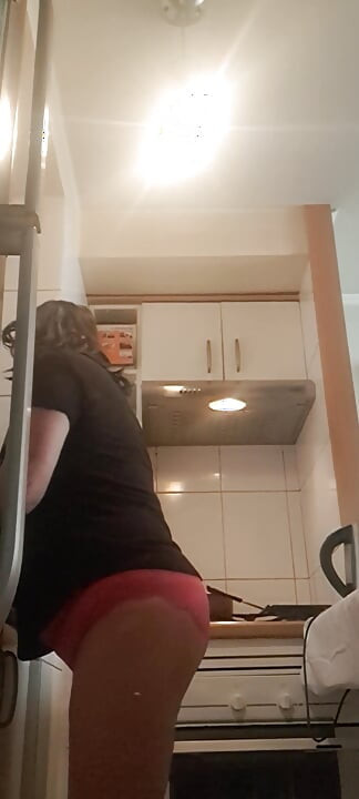 MILF, Sprzątanie kuchni