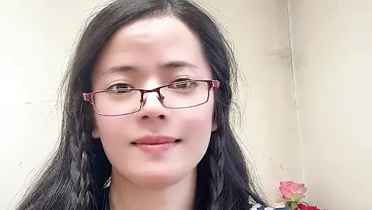 Прикосновение бананом киски Hana, сексуальное видео в школьном наряде Beautifull