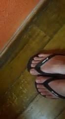 Brincando gostoso com o chinelo Rider