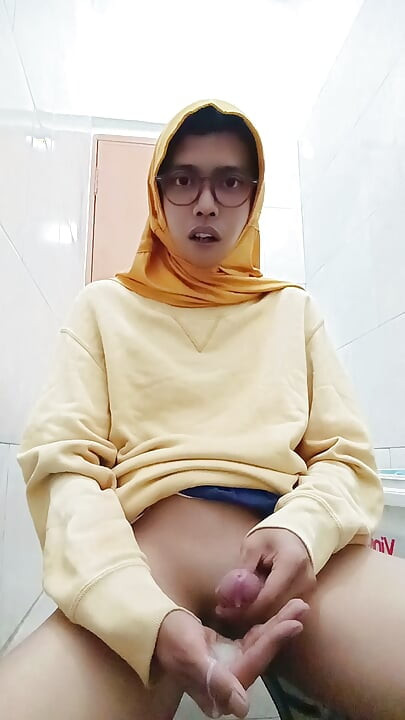 Hijab Asian Femboy Public Masturbate At Office Toilet