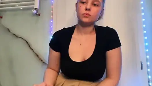 Jucielussie masturbasi di kamar mandi close up