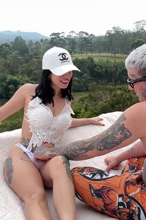 Chúng tôi chơi rock, giấy hoặc tiejera, cuối cùng tôi đã dâng âm hộ của mình cho người anh kế hứng tình của mình