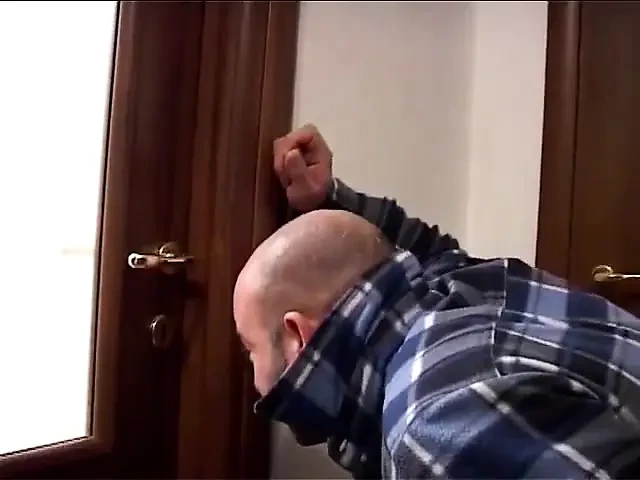 Amateur slut blindfolded by sunglasses gets fucked in the bathroom