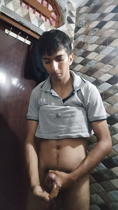 Băiat indian se masturbează în baia ei - Rishabh Malik