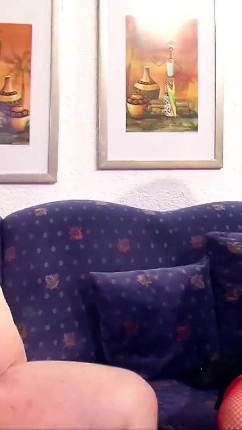 MATURE STEPMOM TEACHES VIRGIN BBW DAUGHTER TO FUCK IN 3SOME | Clip 2
