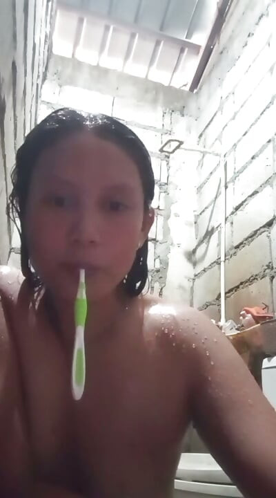 Fă-ți baie înainte să vină soțul meu.