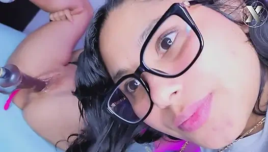 Дилдо с ремнем — сильная девушка трахает свою девушку