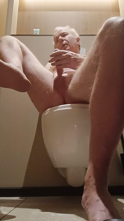 Let the cum flow, just let it flow.