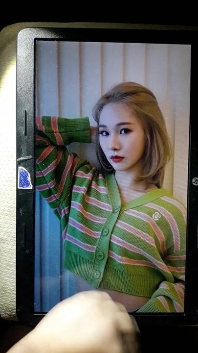 EVERGLOW Mia #3 cum tribute