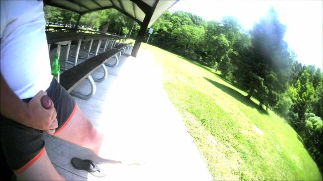 flash & cum for asian girl in park
