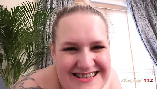 AuntJudysXXX - Твоя Пухлая Мачеха С Большими Сиськами Becky Застукала Тебя За Наблюдением, Как Она Чистит Дом