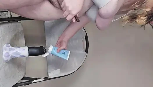 Gadis alt lagi asik ngentot dildo ukuran raksasa sambil merokok!