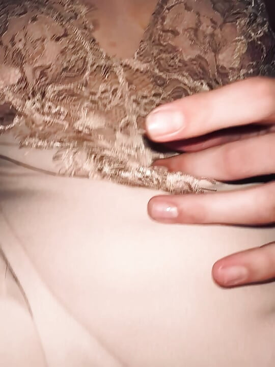 바이브레이터 보지 플레이로 관능적인 괴롭히는 느린 관능적