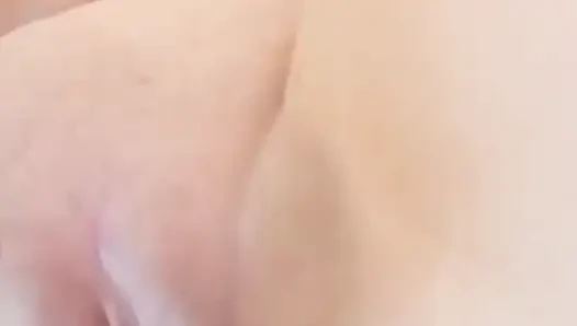 Muasin memekku pakai dildo favoritku!