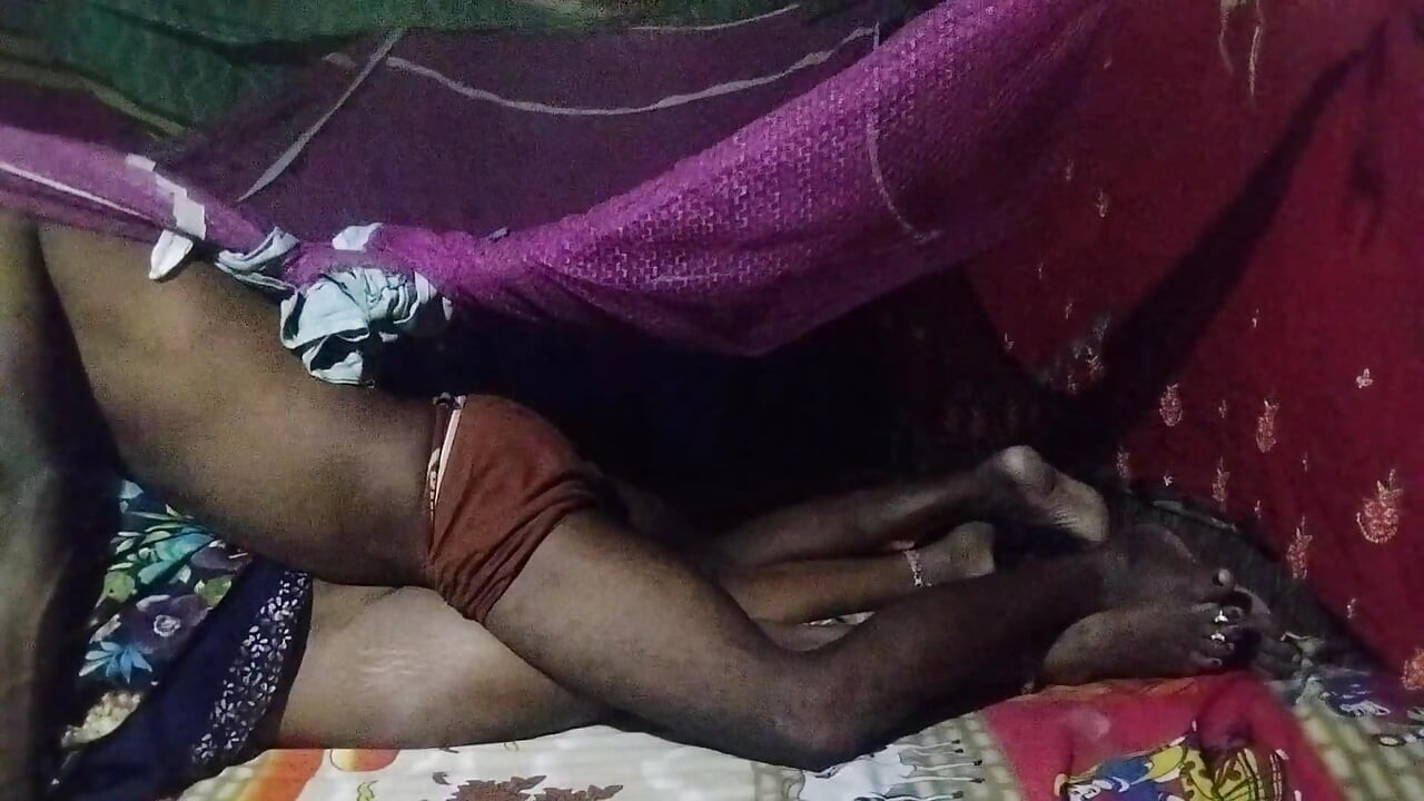 Chor ne chori karane aaya to bhabhi ne chor se boor chodane laga