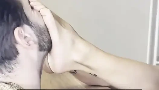 Valeria'nın ayaklarına bağımlı - yoğun ayak koklama (bölüm 2)