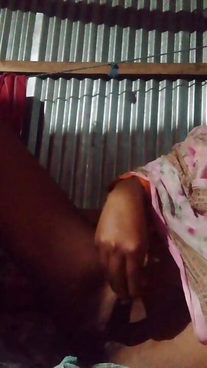 vídeo de uma menina do interior dando uma punheta