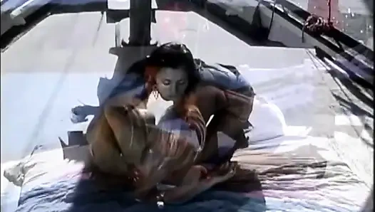 Lezbiyen genç sürtükler amcıklarını yalıyor