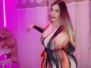 Сексуальное марокканское Sarah трахается с телом16