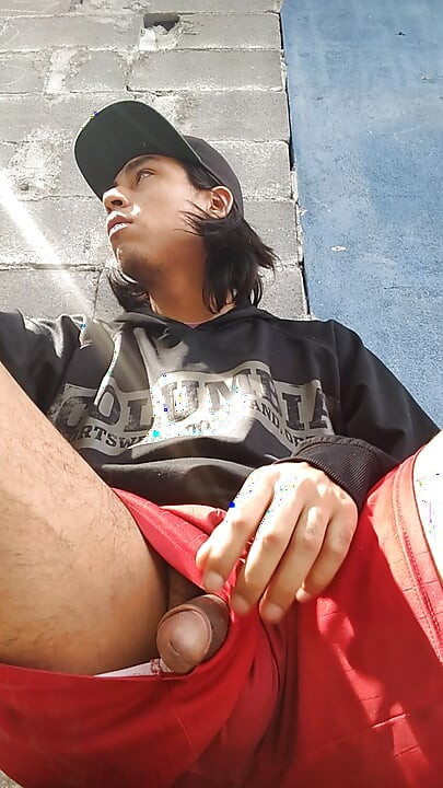 Tremendous Cock of This Big-headed Guy