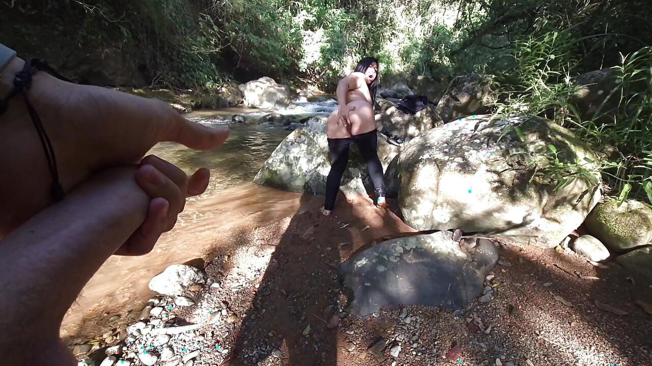 PRIMERA PARTE salgo a explorar la naturaleza encontré un chico y le pido que me folle el culo y me da una rica follada y su leche tiene un s