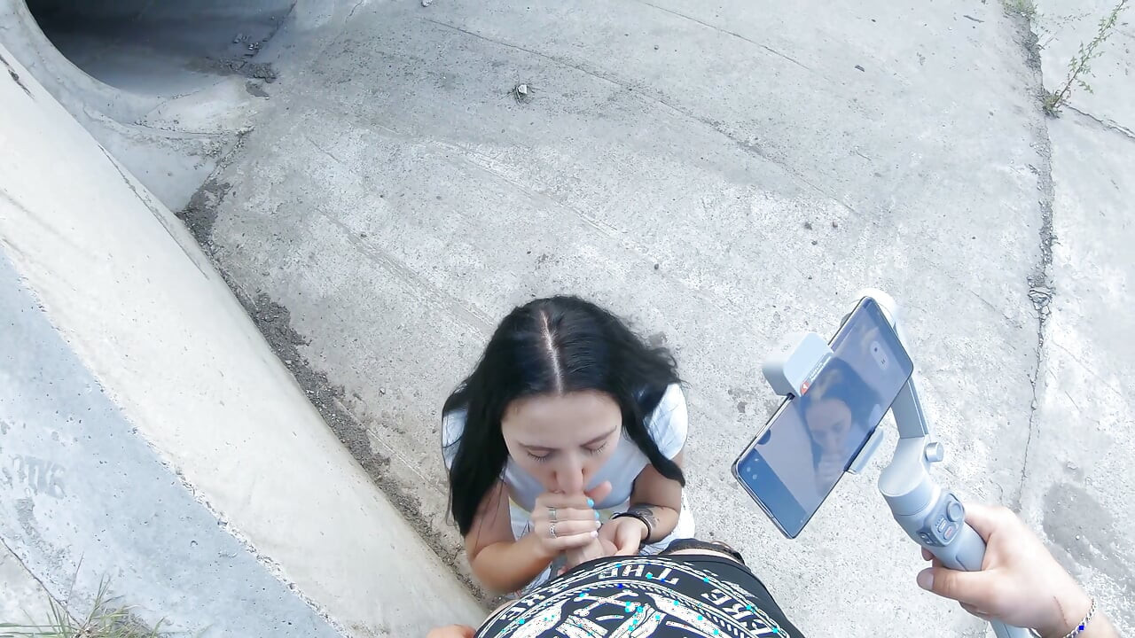 Lynn açık havada oral seks ile yeni gimbal'i test ediyor