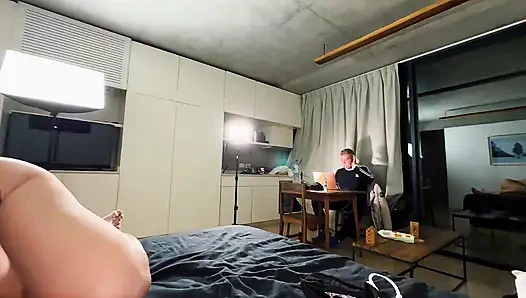 Aldatılan kocam bilgisayardan çalışırken 24 cm yarak sikiyorum - sara blonde