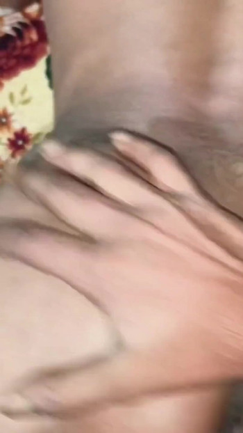 Indijska seksi prelepa studentkinja teško bolno jebanje puši deo2 | Klip 1