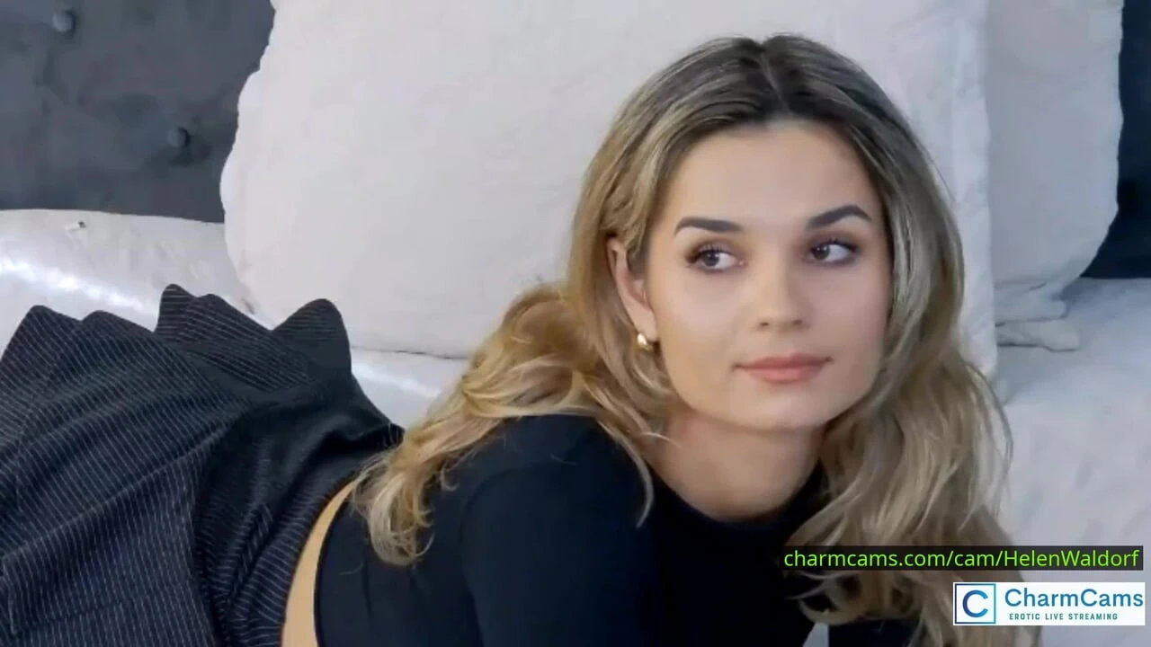 Helenwaldorf睡前挑逗金发女郎，裙子升降，大腿高邀请角色扮演相机