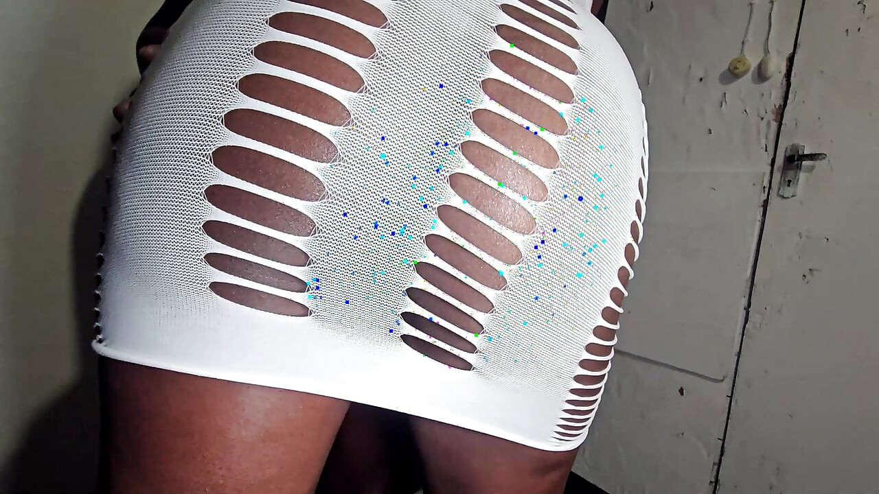 Kæmpe bryster Ebony College lesbiske kællinger twerks for stor sort pik, hun blev kneppet af Roomate