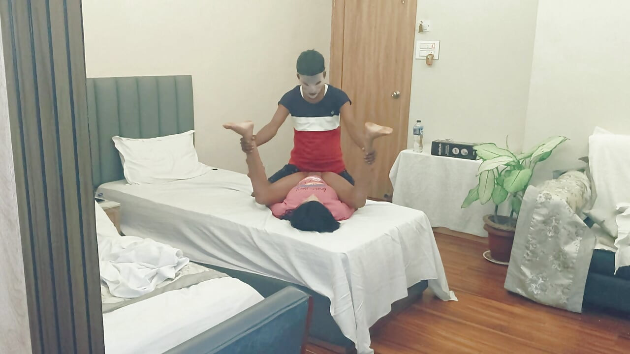 Desi Bhabhi in Hotel Sex