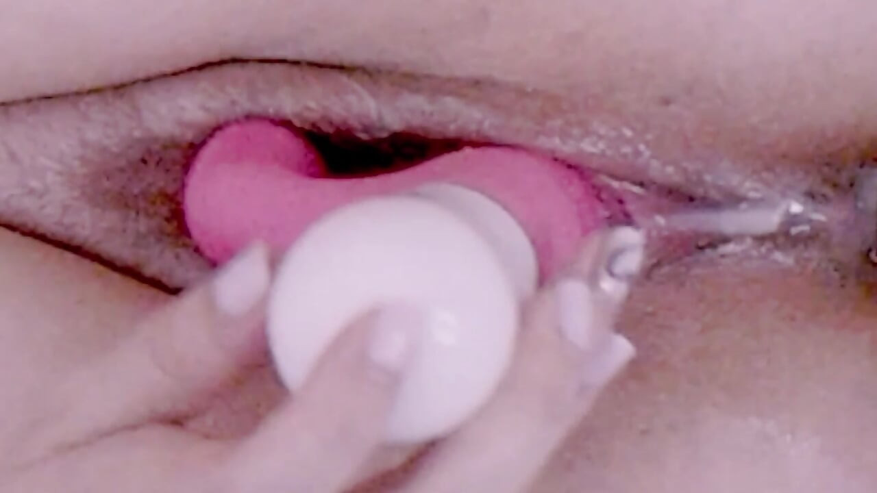 Vibrator in Stiefmutters Cremigem, Bringt Sie Zum Spritzen