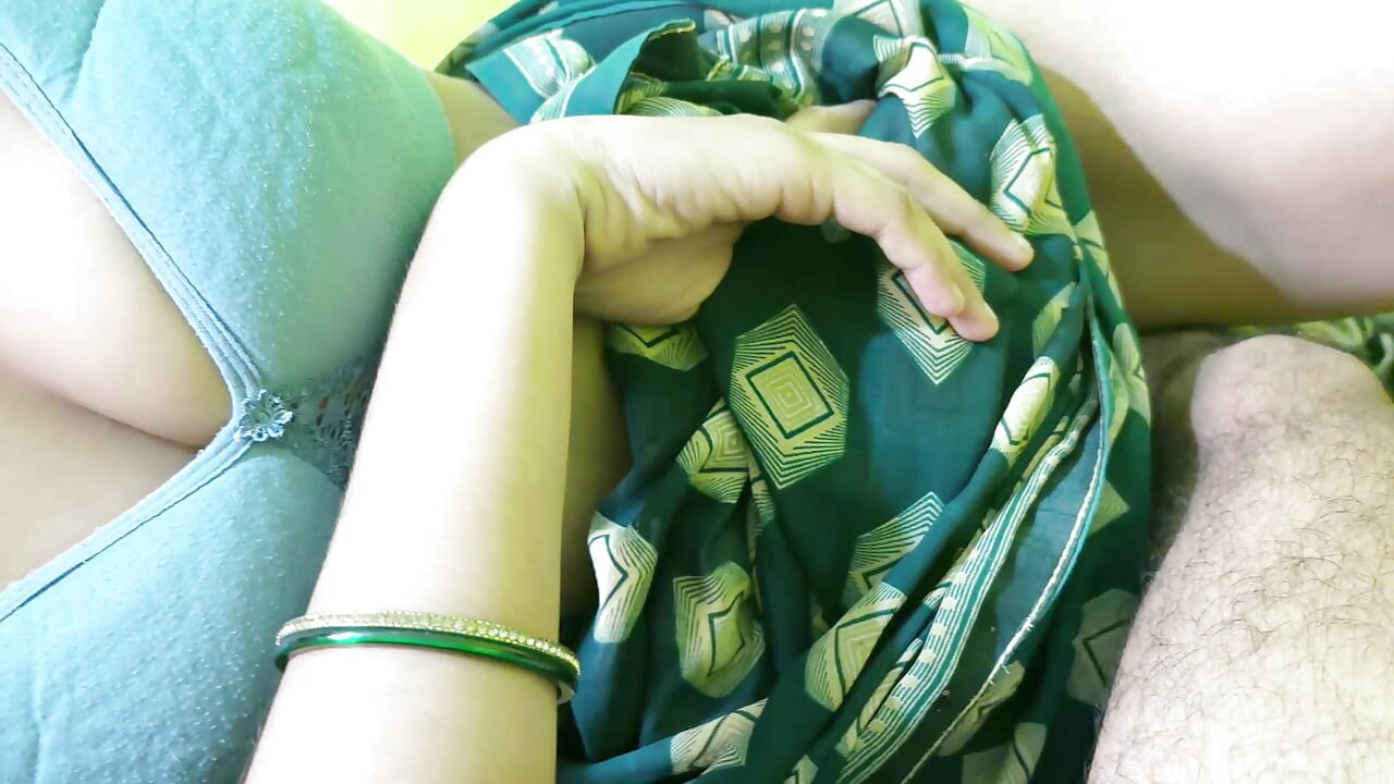 Khelte huye bhabhi ne lund chut m daal diya