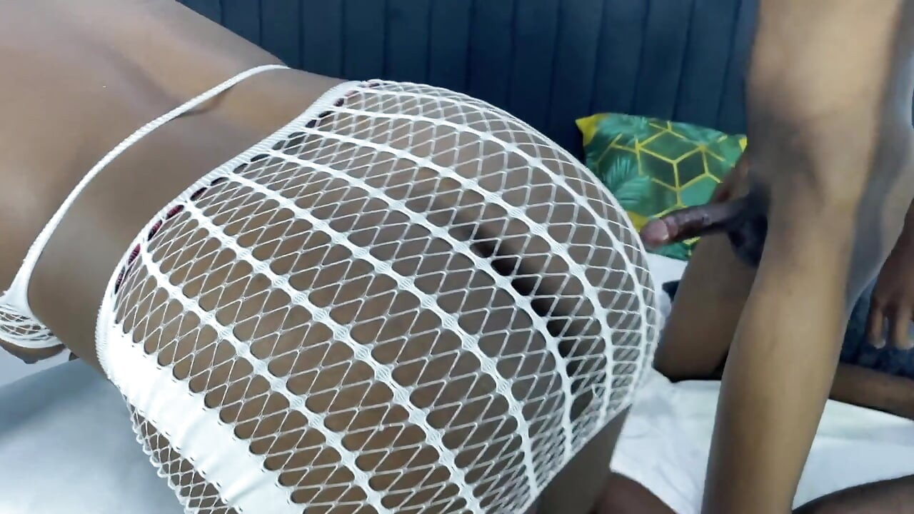 苗条的家伙尝到了我的阴户