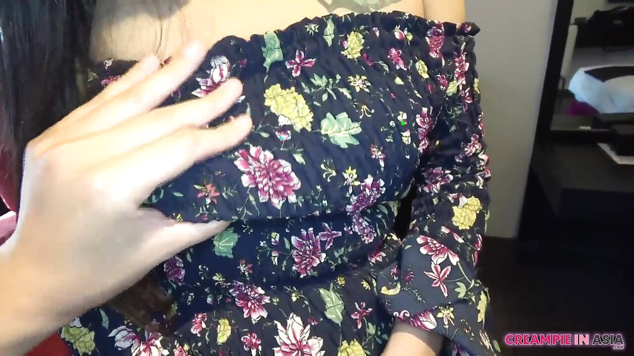 Une beauté asiatique surprend avec un creampie inattendu