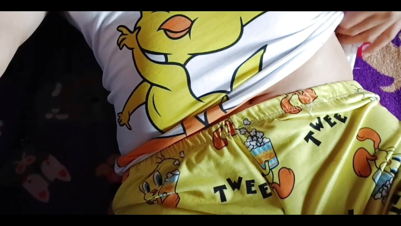 Larki ki uske dildo dvara chudaee