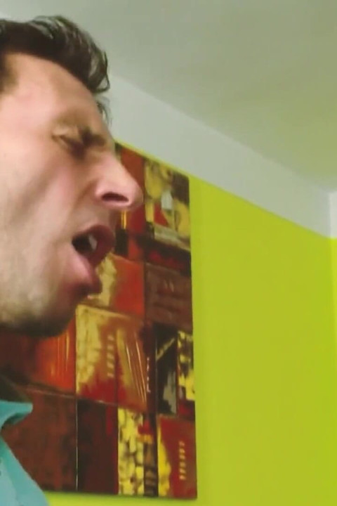 抓到性感金髮女郎場景2：性感大奶熟女穿內衣享受大雞巴插屁眼