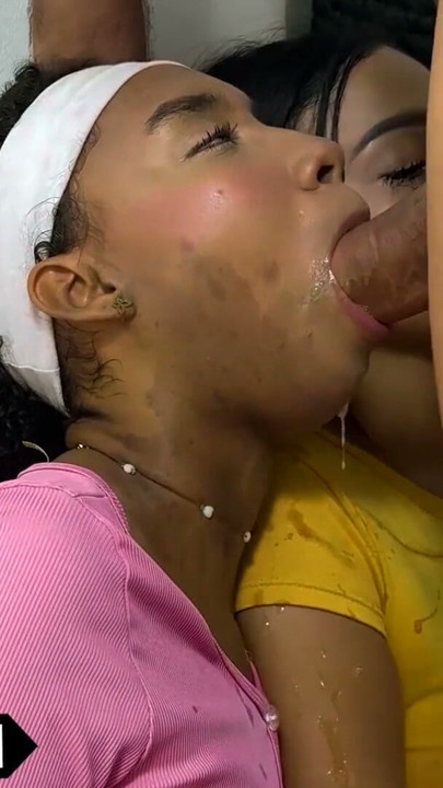 Bú cu đôi là sướng nhất... hai cô bạn thân LATINA này háo hức theo anh vào toilet quán bar | Đoạn video ngắn 1