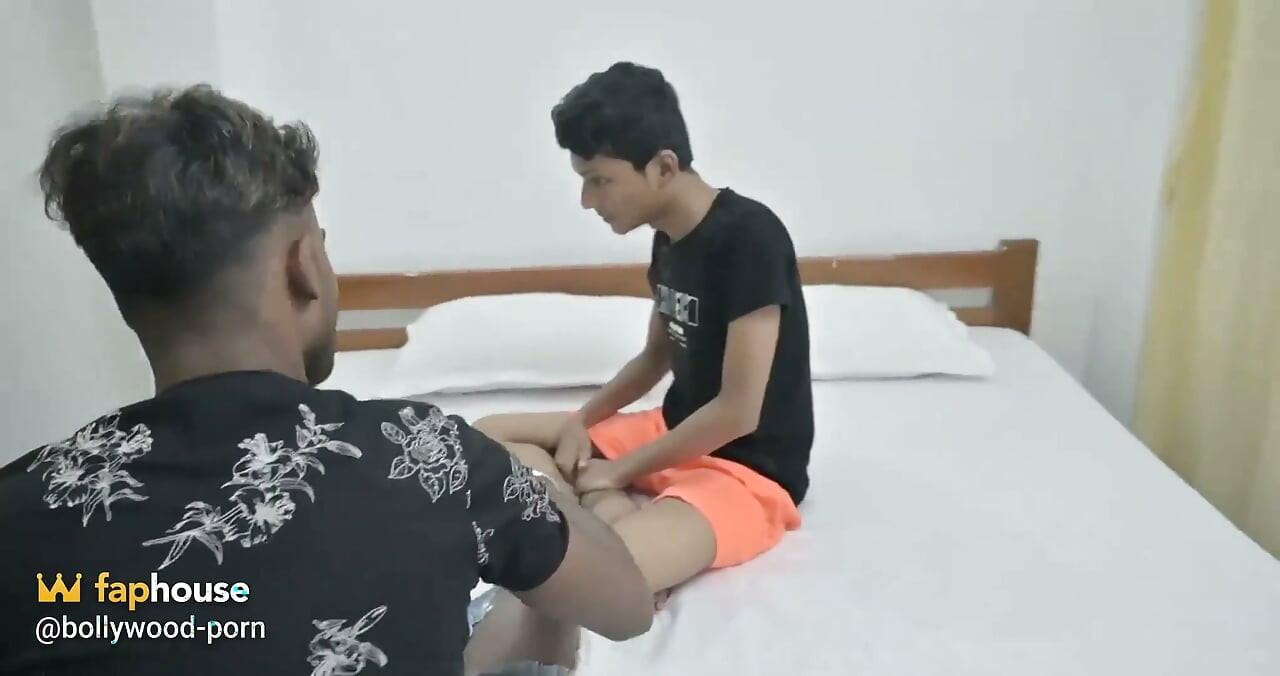 一个德西女孩被两个邻居操.