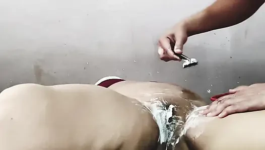 Maalkin ko naukrani ne boyfriend ke sath sex karte huye pakada