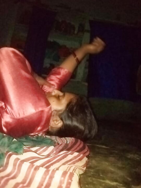 Bhabi ne baiya ke bal saf kiye fir chudai ki