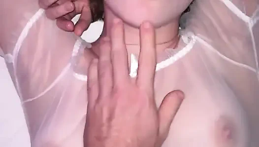 Ghost von nebenan bittet um einen schwanz