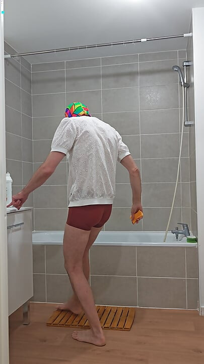 I'm cleaning my bathtub (episode 2)